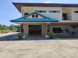 OYO 75334 Train Hotel