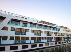 Nile Cruise 2 nights 3 Days From Aswan to Luxor with tours, hotel din Assuan