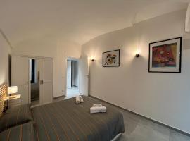 The Obelisk - Host by Traveler's Nest, hotel in Turin