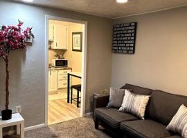 Modern Tiny Home Escape, hotel v destinaci Garfield Heights