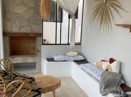 Prana Cabaña Mandala a estrenar 4 hab, hotel in Samaipata