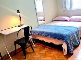 Quarto com Anfitriã em Copa, hotel in Rio de Janeiro