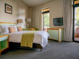 Piggs Peak Hotel، فندق في Piggs Peak