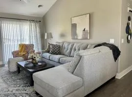 Modern 2 bed condo with office