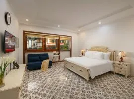 Luxe Paradise Suites Hotel Dich Vong Hau