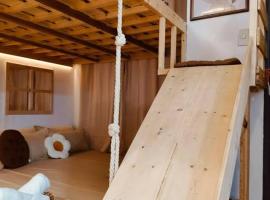 El Nissi Staycation, The Play Cabin, Beside Enchanted Kingdom, hotel v destinaci Santa Rosa