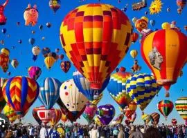 Hot Air Balloon Haven, King Bed, Office, Foosball, Basketball