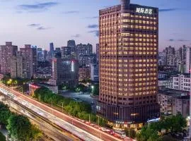 上海徐家汇中心城际酒店（入住期间享有免费minibar，靠近宜山路地铁站）