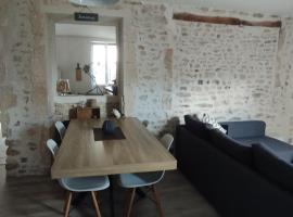 Maison proche Futuroscope, hotel v destinaci Jaunay-Clan