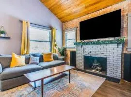 Happy Cactus Walkable 2BR by UofA and Parking