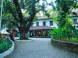 Old Lighthouse Bristow Hotel , Fort Kochi
