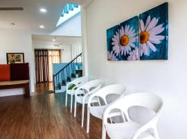 LEO-BREEZE Apartments, hotel in Kurunegala
