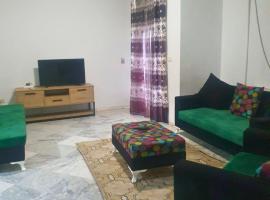 Ennasr 2 - Jolie S2 avec Internet - Parfait Pour Les familles - Vue panoramique sur la Tunisie - Service Navette, ξενοδοχείο σε Burj at Turkī