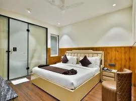 Clay Inn Hotels, Paschim Vihar