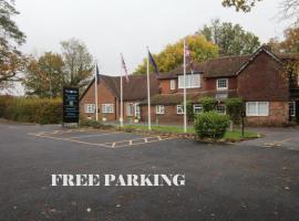 Trivelles Waterhall Country Gatwick Hotel & airport parking, Hotel in Crawley
