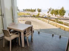 Seaside retreat for urban explorers above Mall – hotel w mieście Maputo