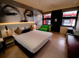 Stay at 3, hotel em Negombo
