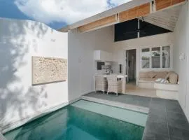 Villa Nakula Suites