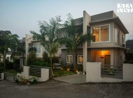 StayVista at Ohana 36 - Lawn, Gazebo & BBQ, hotel v destinaci Khānāpāra