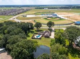 Gameday Getaway - Pool - King Bed - Sports Complex