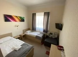 Free direct bus to city center, Free breakfast