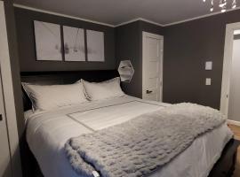 Ski Condo with Garage Parking and Pool, hôtel à Killington