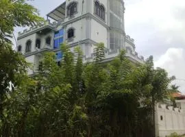 White palace airport transit Hotel