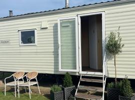 Ecco Lodge Caravan, hotel in Leysdown-on-Sea