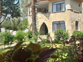 Casalita Hotel، فندق في كيزكلس
