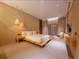 Valley CLIFF INN, hotel en Al Jināh