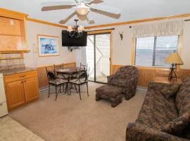 ML356 Comfortable Stunning Mtn and lake view WiFi