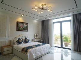 Queen Luxury Hotel Phan Rang, hotel v destinaci Kinh Dinh