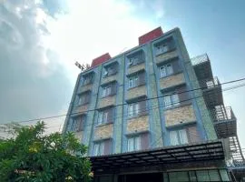 CREW EXPRESS Hotel