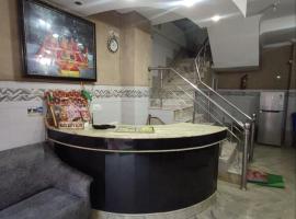 Hotel Ishaan International Near Yatra Parchi Counter 2, hotel u gradu Katra