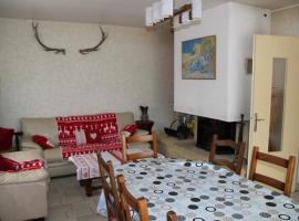 Maison spacieuse 18 pers, 8 ch, cheminée, jardin clos, 4* - FR-1-737-84, Hotel in Autrans