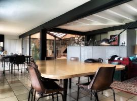 Casa mARTa : Suites, terrasses et vue panoramique, hotel v destinaci Tournon-sur-Rhône