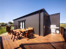 The Savvy Retreat - vineyard views, hotel v destinaci Martinborough