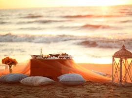 Marbella Beach Hotel, Hotel in Golem