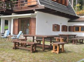 Chalet Natura La terrazza sul lago, Hotel in Cavaliere