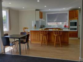 Farm Stay On The Valley, hotel in Newfield