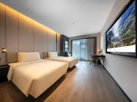 Atour Hotel Chengdu Longquan Shimao Plaza