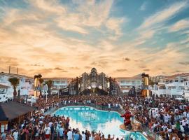 Ushuaïa Ibiza Beach Hotel - Adults Only - Club Entrance Included, hotel in Playa d'en Bossa