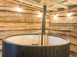 Cabaña termas de chillan, con tinaja, hotel in Recinto