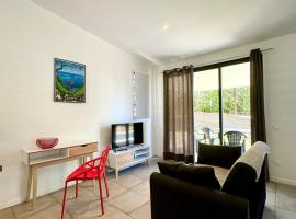 Tiny House Moorea Haylee, hotel in Papetoai