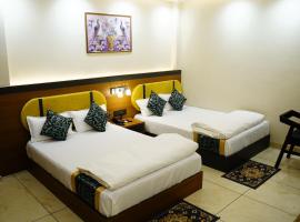Hotel Shakuntla Palace - 400 Meters away from Vishnu Pad Temple 7 mins walk, hotel in Gaya