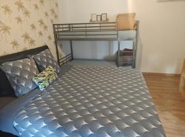 Auberge du manala chambre 4 personnes 24-24, ξενοδοχείο σε Saint-Louis