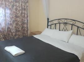 NileBnb-1 minute to The Hangout Furnished Kitchen, Parking and Private Patio, hotel v destinaci Jinja