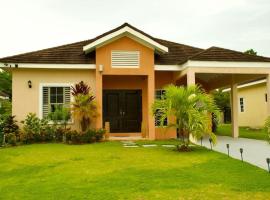 Paradise in Edgehill, Jamaica!, Hotel in Saint Mary