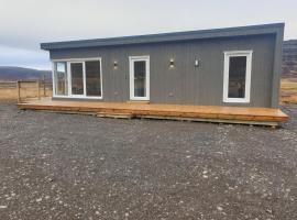 Hvammur 9 with private hot tub, hôtel à Drangsnes