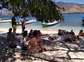 Rutong island, hotel in Boras